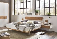 Bettanlage mit Holzkopfteil und aufgesetztem Holz-Formteil