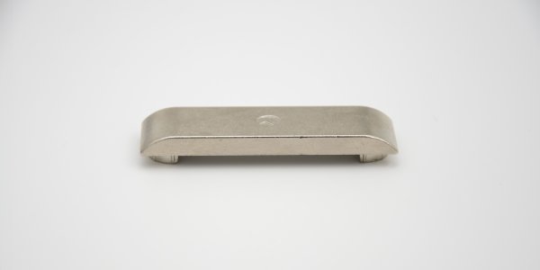 silberfarbige rechteckige leicht abgerundete Abdeckung für Hängebeschlag